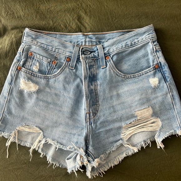 Levi’s 501 Short Size 27 Light Wash Destroyed - Picture 2 of 6
